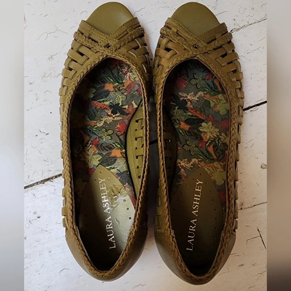 Laura Ashley Vintage Peep Toe Woven Wedge Olive Green Leather We…